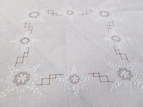 Tischdecke mit Stickerei | 1179 – Bild 5