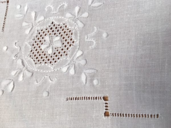 Tischdecke mit Stickerei | 1179 – Bild 6