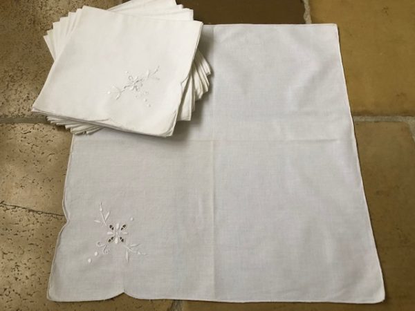 8 Servietten mit Stickerei | 129